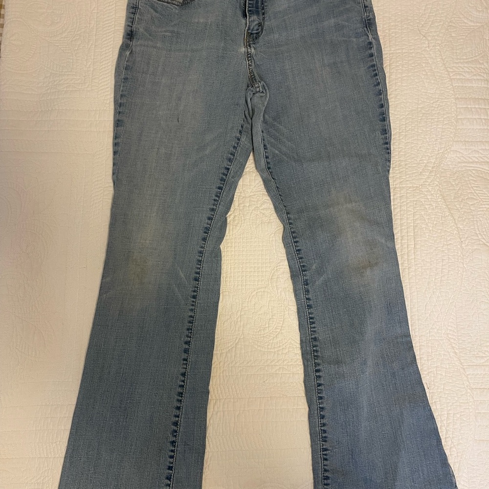 Levi's Women's Light Blue Straight Leg Jeans - Picture 2 of 3